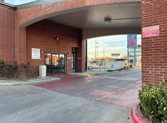 Studio 6 Houston, TX - Brookhollow allows check-in for 18 year-old guests