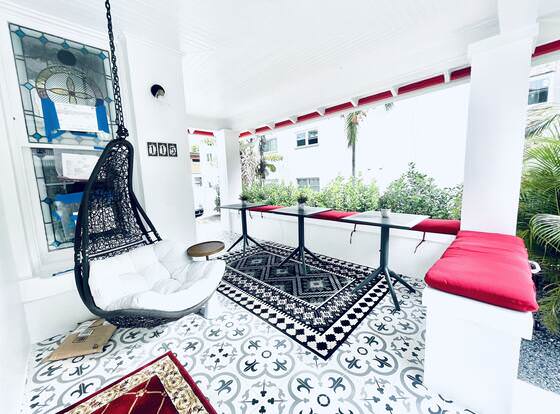 Mi Casa es Tu Casa Prestige Collection allows check-in for 18 year-old guests