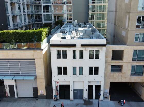 Hotel Gigi San Diego allows check-in for 18 year-old guests