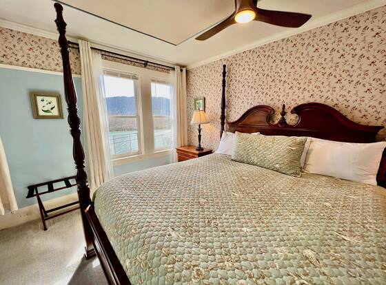 The Historic Requa Inn  allows check-in for 18 year-old guests