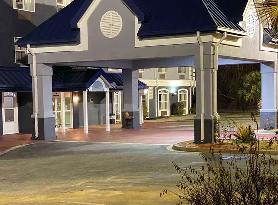 Baymont By Wyndham Sumter allows check-in for 18 year-old guests