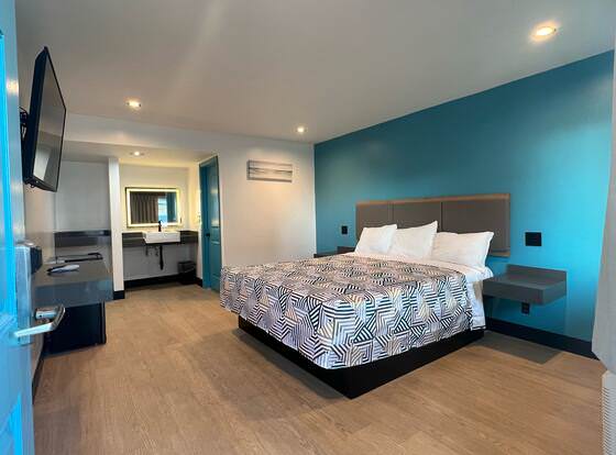 Palm Inn allows check-in for 18 year-old guests