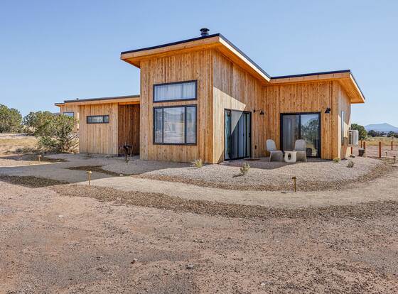 The Grand Canyon Headquarters  allows check-in for 18 year-old guests