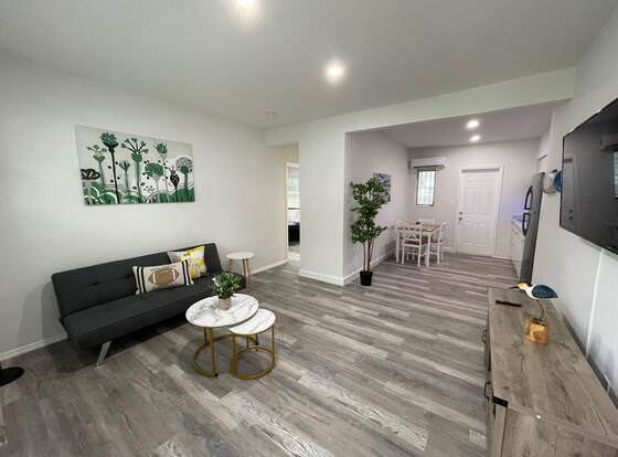 Douglas Rd Apartments allows check-in for 18 year-old guests