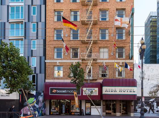 Aida Plaza Hotel allows check-in for 18 year-old guests