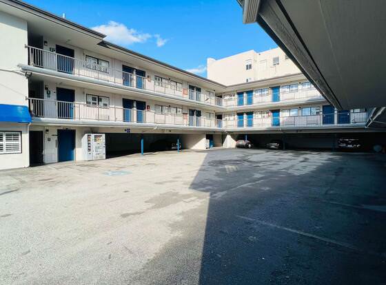 Motel 6 San Francisco, CA - Fisherman's Wharf allows check-in for 18 year-old guests