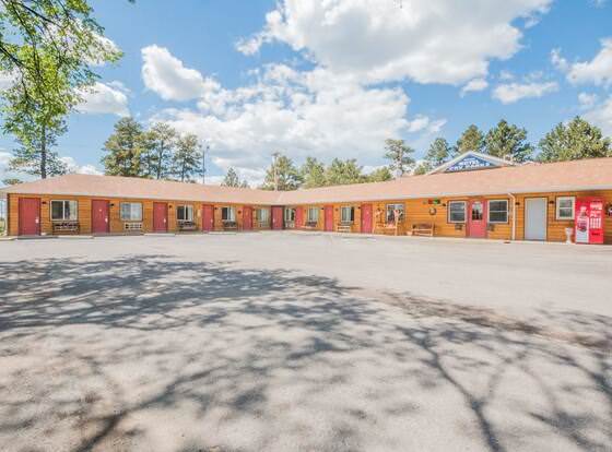 Autoinn Motel allows check-in for 18 year-old guests