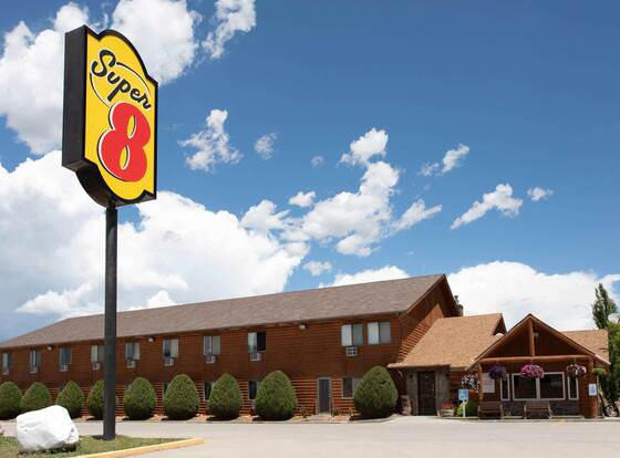 Super 8 by Wyndham Dubois allows check-in for 18 year-old guests