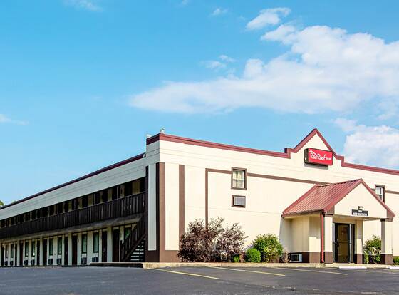 Red Roof Inn Scottsburg allows check-in for 18 year-old guests