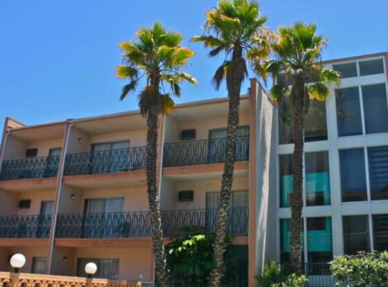 Royal Century Hotel allows check-in for 18 year-old guests