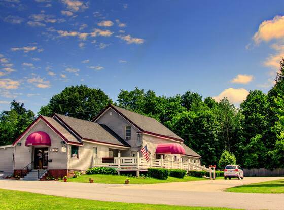 The Autumn Inn allows check-in for 18 year-old guests