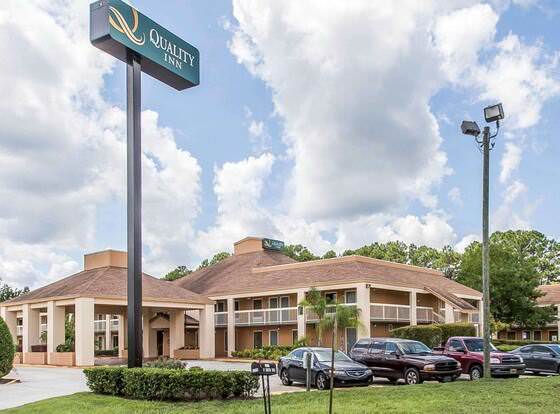 Quality Inn Kingsland allows check-in for 18 year-old guests