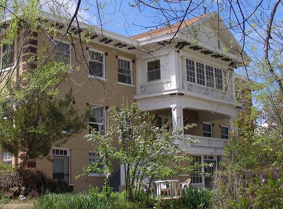 Riverside Hot Springs Inn & Spa - Adults Only allows check-in for 18 year-old guests