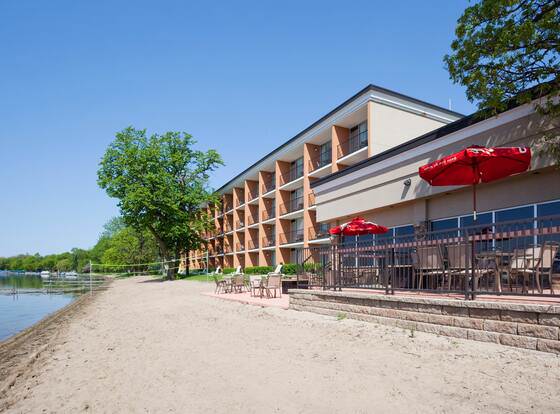Holiday Inn Detroit Lakes, an IHG Hotel allows check-in for 18 year-old guests