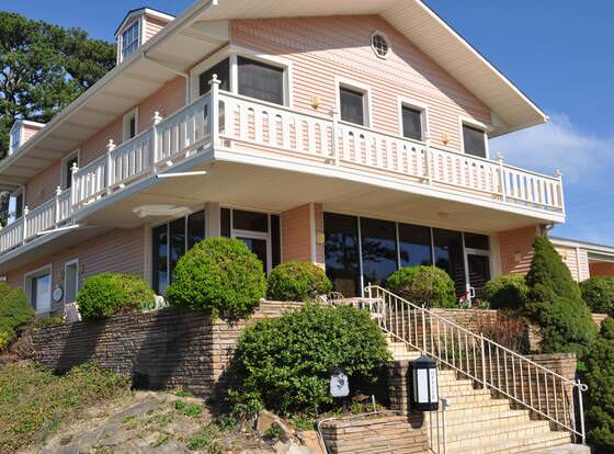 Land O Nod Inn allows check-in for 18 year-old guests