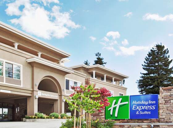 Holiday Inn Express Hotel & Suites Santa Cruz, an IHG Hotel allows check-in for 18 year-old guests