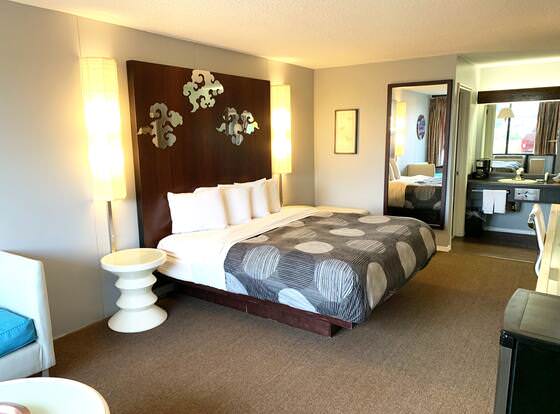 Oxford Inn Ozark allows check-in for 18 year-old guests