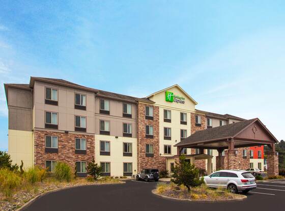 Holiday Inn Express Hotel & Suites NEWPORT, an IHG Hotel allows check-in for 18 year-old guests