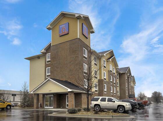 Studio 6 Lenexa, KS - Overland Park allows check-in for 18 year-old guests