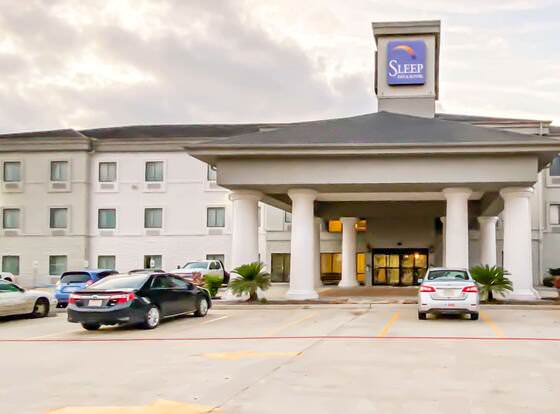 Sleep Inn And Suites Pearland - Houston South allows check-in for 18 year-old guests