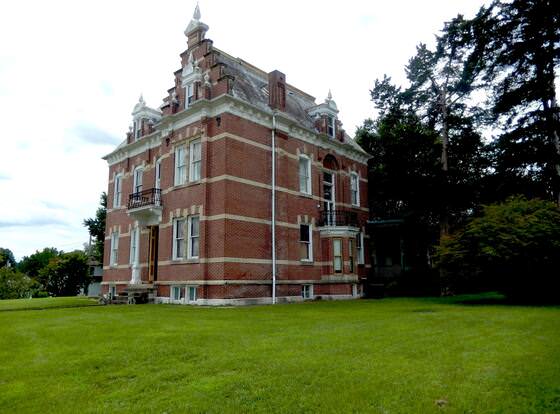 Herzog Mansion allows check-in for 18 year-old guests