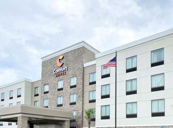 Comfort Suites Byron Warner Robins allows check-in for 18 year-old guests