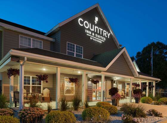 Country Inn & Suites by Radisson, Decorah, IA allows check-in for 18 year-old guests