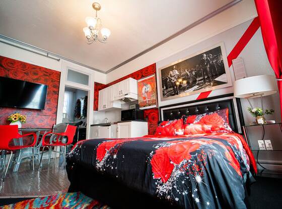 Music City Hotel - Home of the San Francisco Music Hall of Fame allows check-in for 18 year-old guests