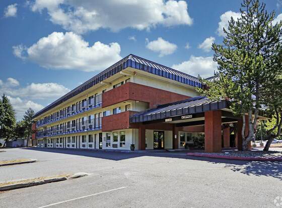Olympic Inn & Suites allows check-in for 18 year-old guests