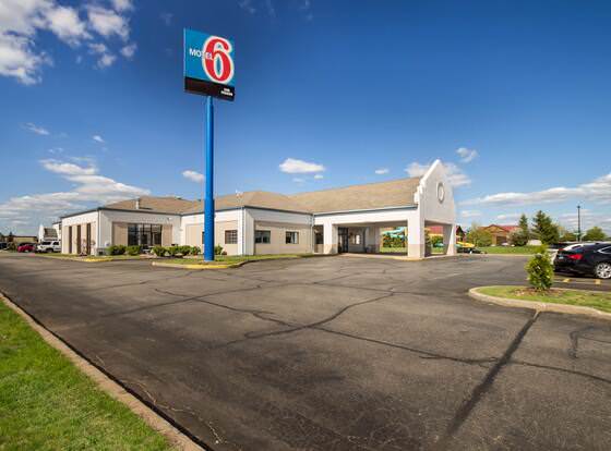 Motel 6 Rothschild, WI allows check-in for 18 year-old guests