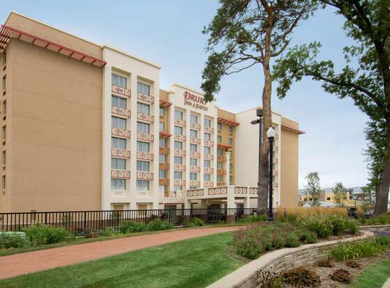 Drury Inn & Suites West Des Moines allows check-in for 18 year-old guests