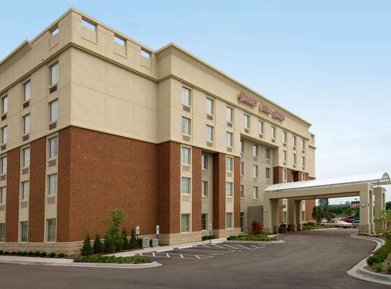 Drury Inn & Suites Middletown Franklin allows check-in for 18 year-old guests