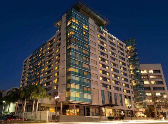 Embassy Suites Los Angeles - Glendale allows check-in for 18 year-old guests