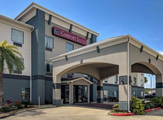 Comfort Suites Sulphur - Lake Charles allows check-in for 18 year-old guests