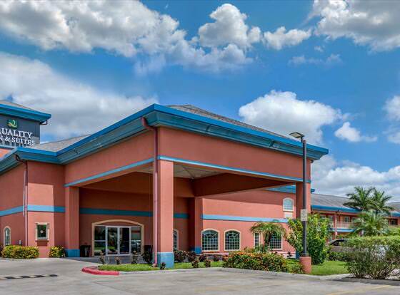 Quality Inn & Suites at The Outlets Mercedes/Weslaco allows check-in for 18 year-old guests