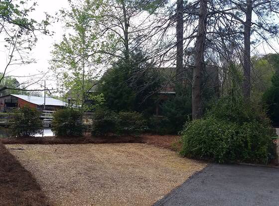 Shalom House Bed and Breakfast allows check-in for 18 year-old guests