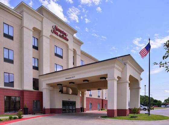 Hampton Inn & Suites Woodward allows check-in for 18 year-old guests