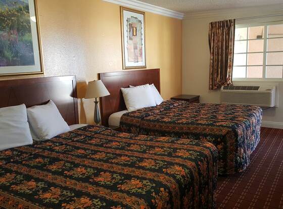 Royal Inn Motel Long Beach allows check-in for 18 year-old guests