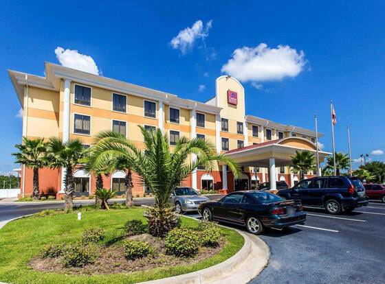Comfort Suites Waycross allows check-in for 18 year-old guests