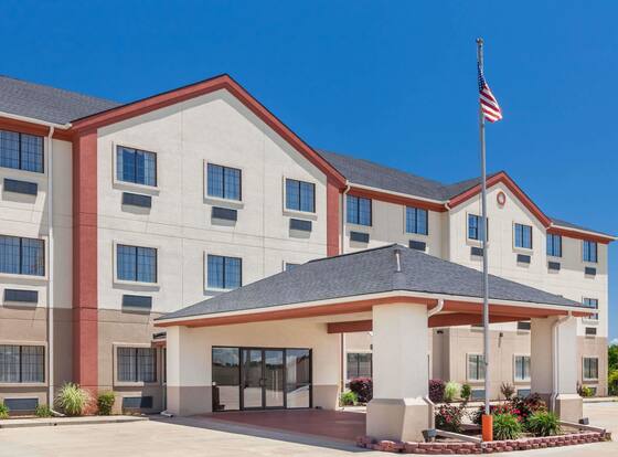 Days Inn & Suites by Wyndham McAlester allows check-in for 18 year-old guests