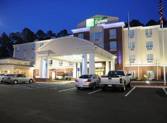 Holiday Inn Express Hotel & Suites Bainbridge, an IHG Hotel allows check-in for 18 year-old guests