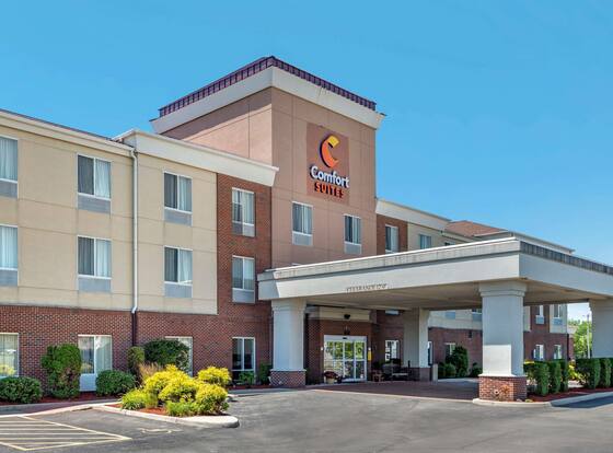 Comfort Suites Urbana Champaign, University Area allows check-in for 18 year-old guests