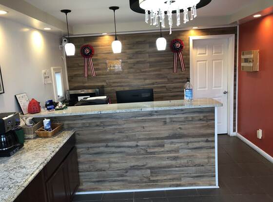 Oak Tree Inn allows check-in for 18 year-old guests