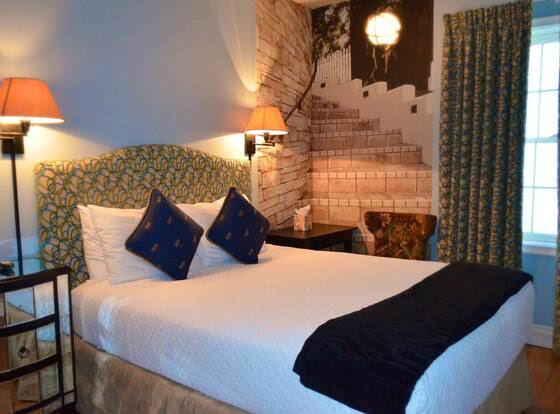 Hotel 1110 - Adults Only allows check-in for 18 year-old guests