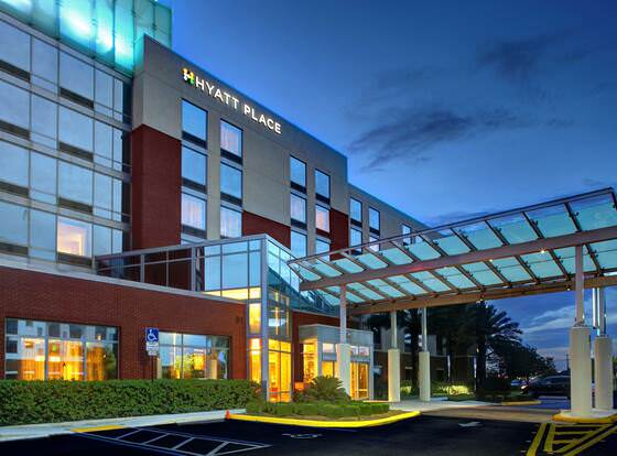 Hyatt Place Ft. Lauderdale Airport & Cruise Port allows check-in for 18 year-old guests