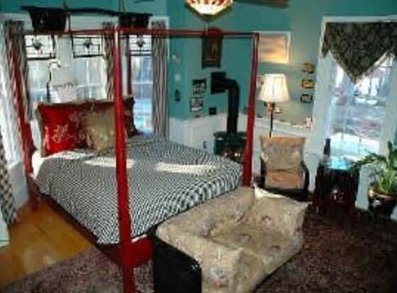 Red Elephant Inn allows check-in for 18 year-old guests