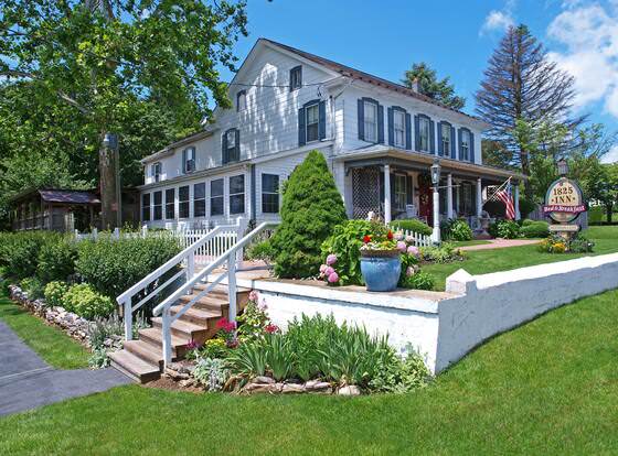 1825 Inn Bed and Breakfast allows check-in for 18 year-old guests