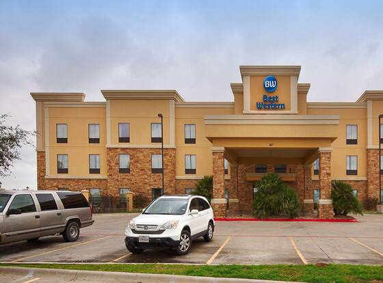 Best Western Bastrop Pines Inn allows check-in for 18 year-old guests