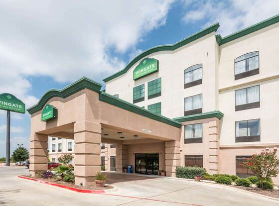 Wingate by Wyndham New Braunfels allows check-in for 18 year-old guests