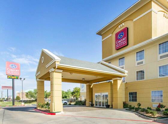 Comfort Suites allows check-in for 18 year-old guests